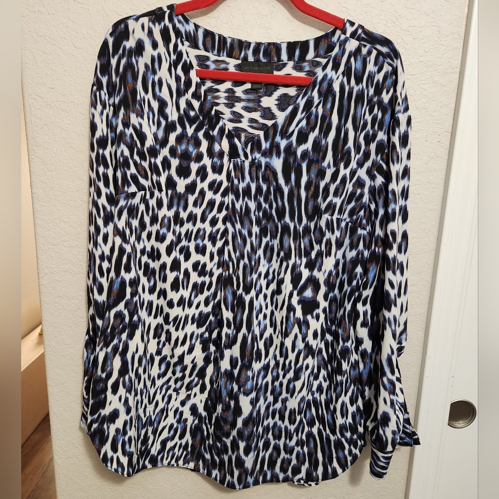Silky feel blouse with blue animal print